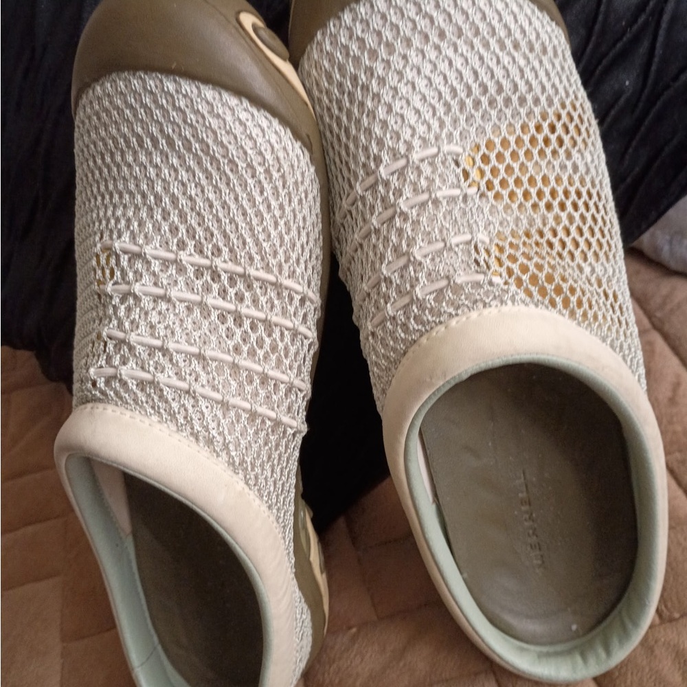 Women's Mesh Slip-On Shoes - Beige